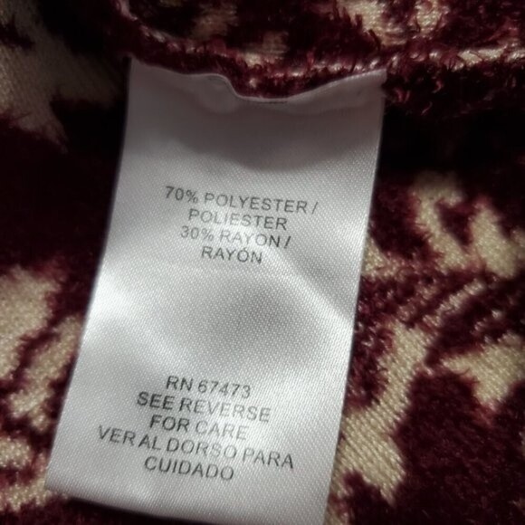 Gabby + Skye Maroon Damask Print, Blanket Soft Dress, Size Small - Picture 7 of 8